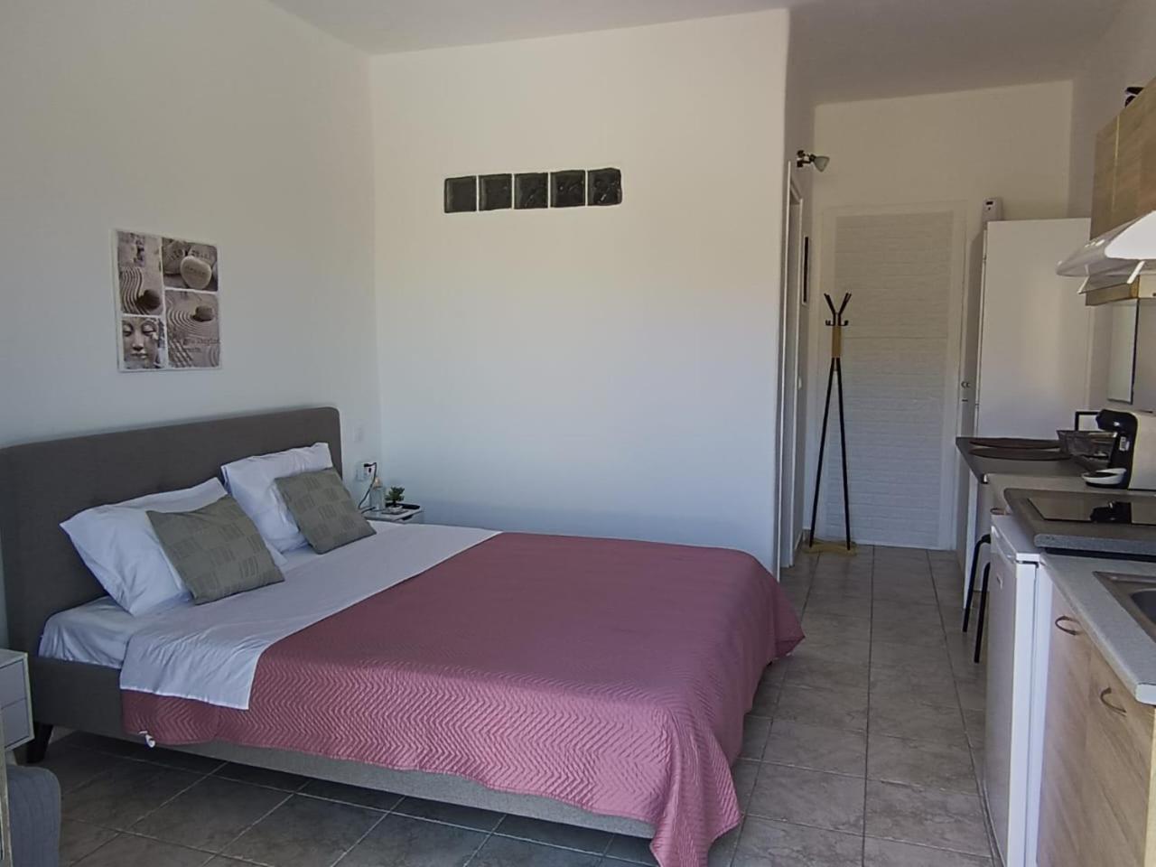 Mia Casaki Apartment Науса Екстериор снимка